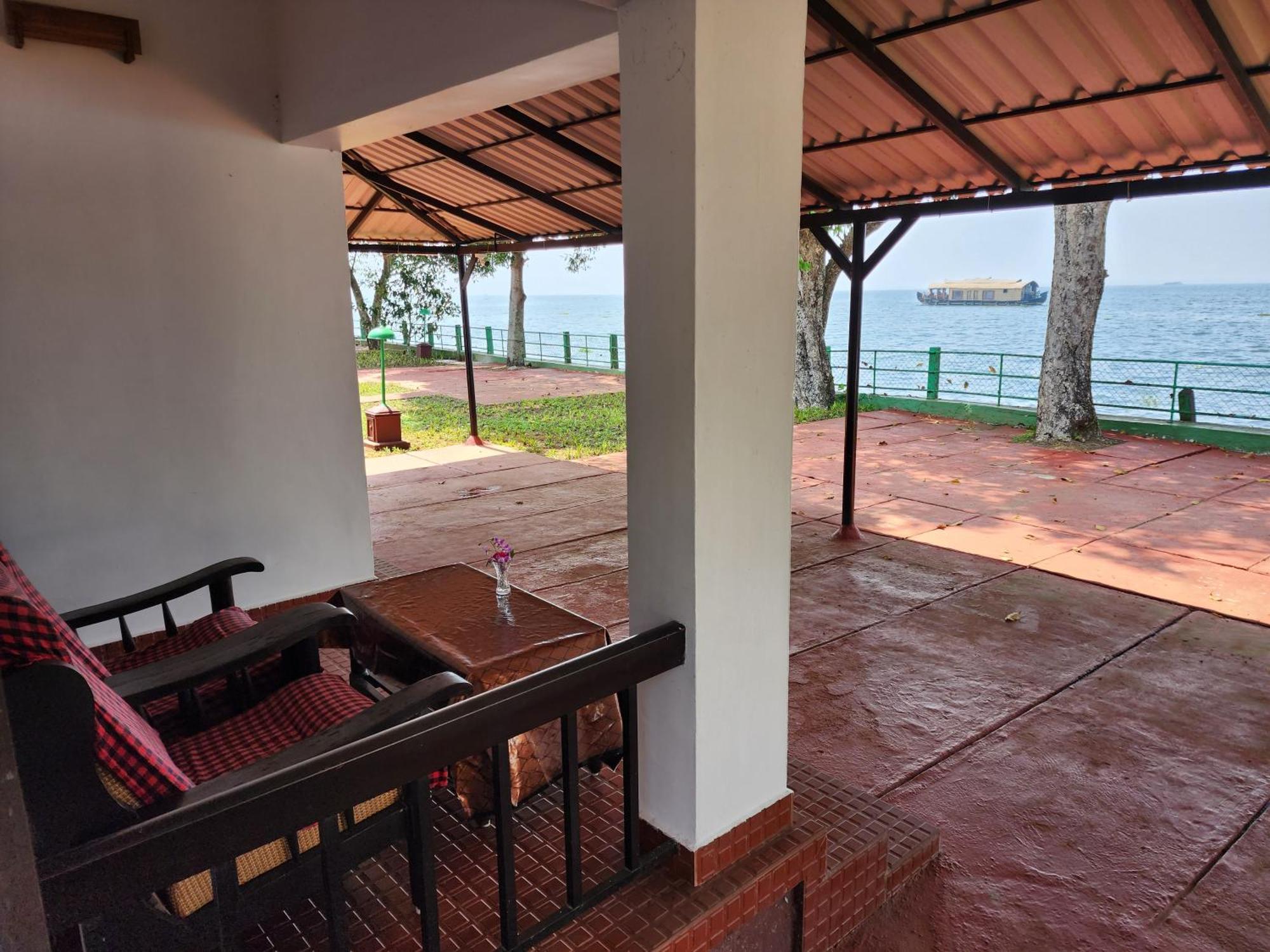 Illikkalam Lakeside Cottages Kumarakom Kerala Экстерьер фото