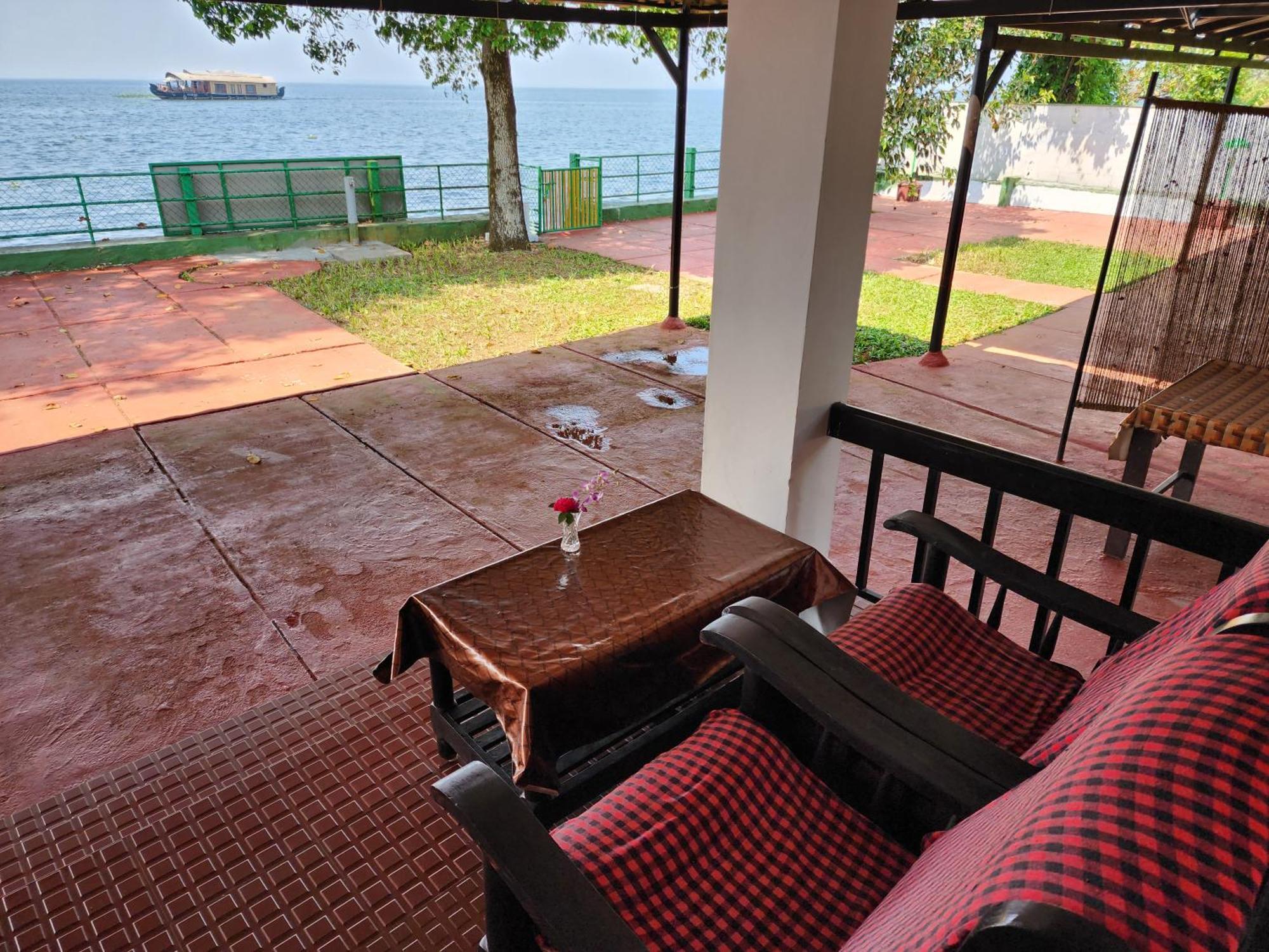 Illikkalam Lakeside Cottages Kumarakom Kerala Экстерьер фото