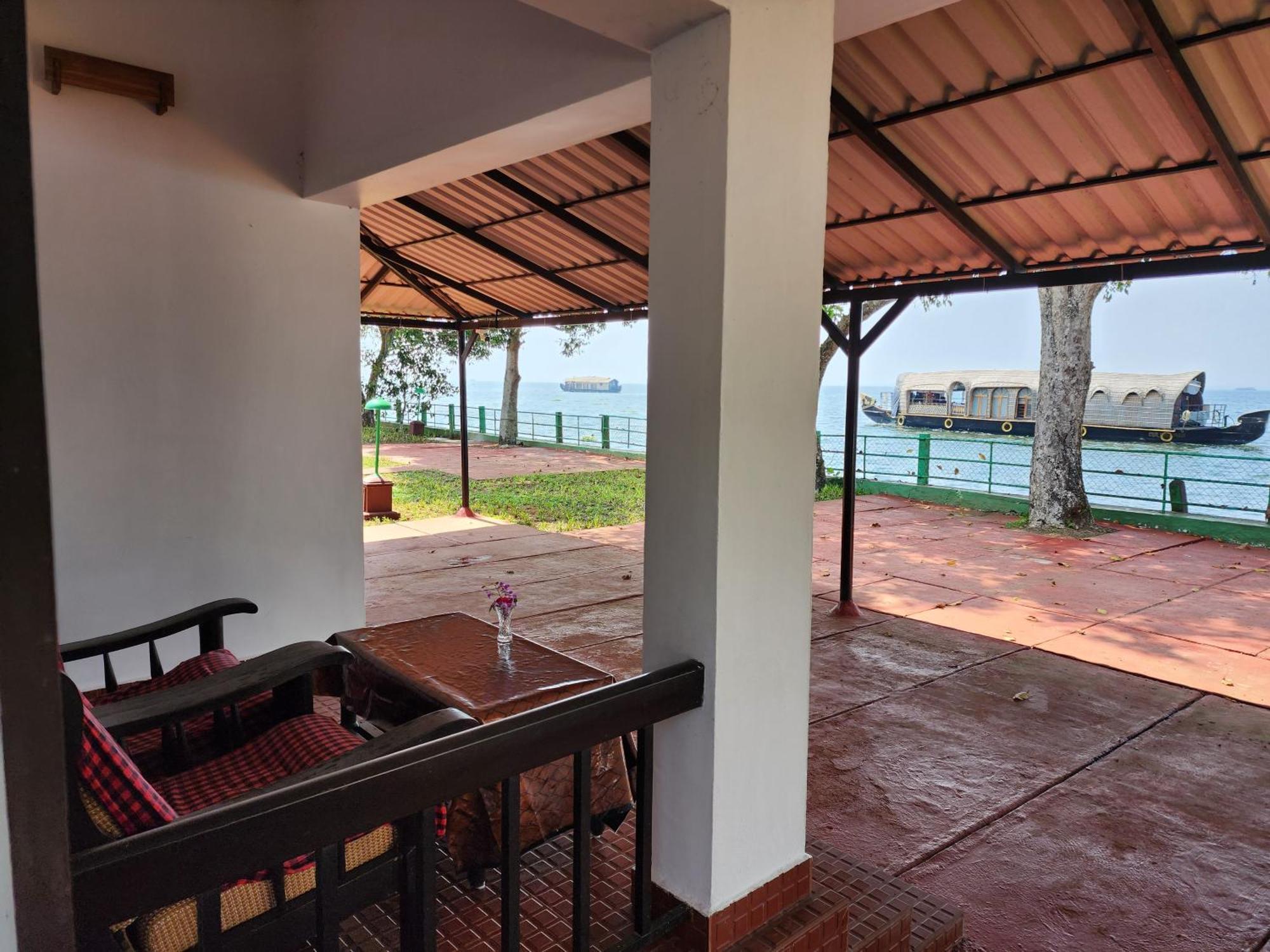 Illikkalam Lakeside Cottages Kumarakom Kerala Экстерьер фото