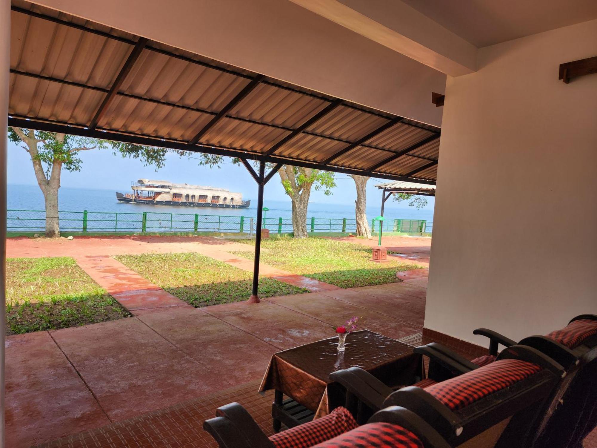 Illikkalam Lakeside Cottages Kumarakom Kerala Экстерьер фото